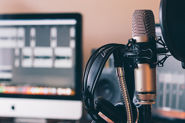 The 50 Best AI Podcasts